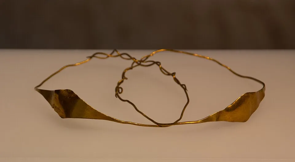 Lumiere Station Necklace