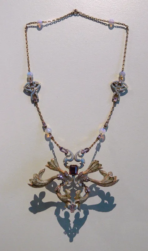 Lumen Solitaire Pendant